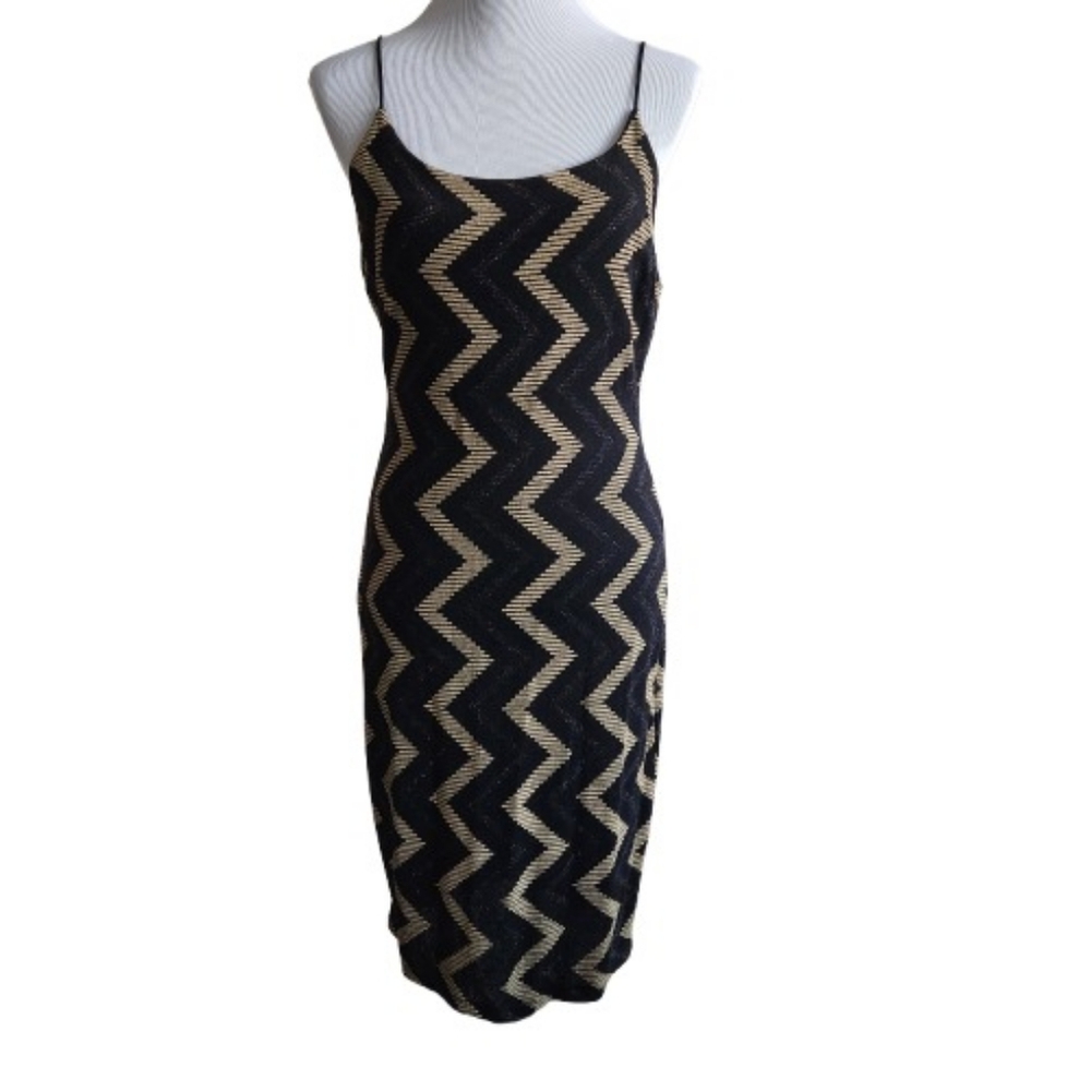 Kimcine Curve Black and Gold Metallic Chevron Print Dress